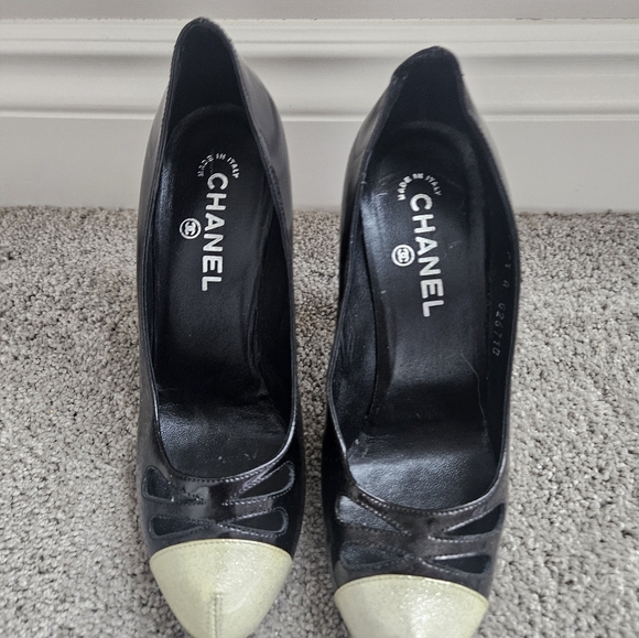 Pre loved authentic Chanel pumps - Picture 15 of 15